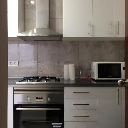 Ayala Beach Apartment *